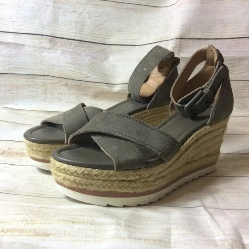 Marc Fisher Zulika wedge olive green size 9.5